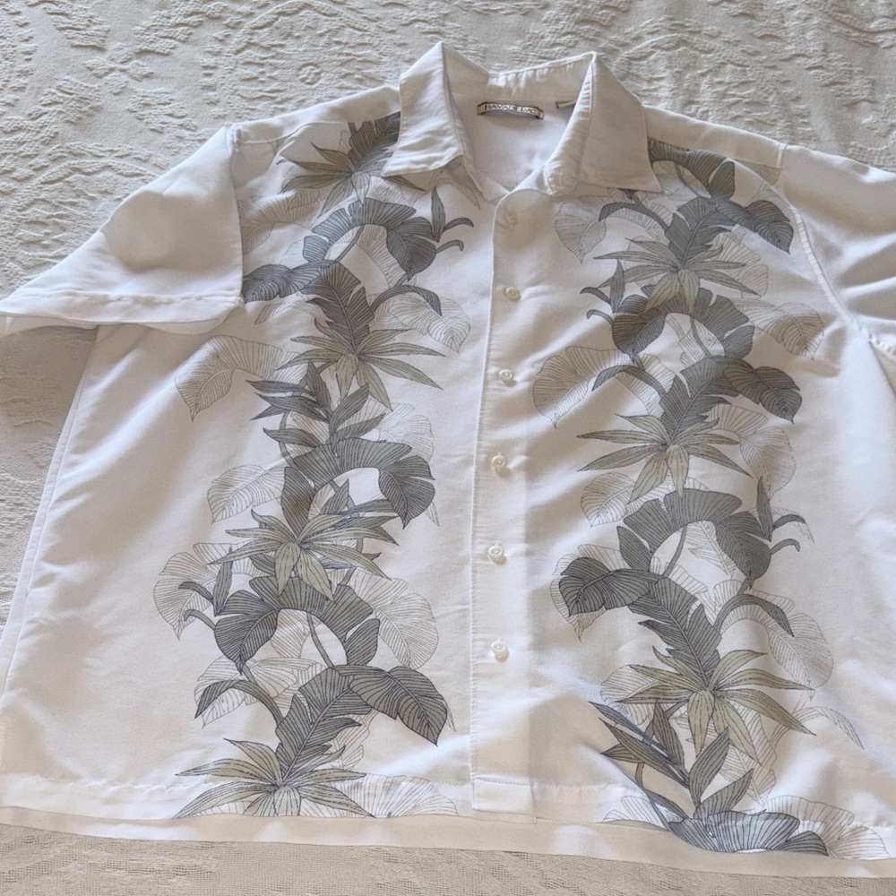 Gently Loved Havanera White Short Sleeve Shirt with Leaf Print